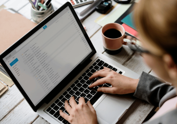 Comment choisir la meilleure boîte mail professionnelle au Maroc